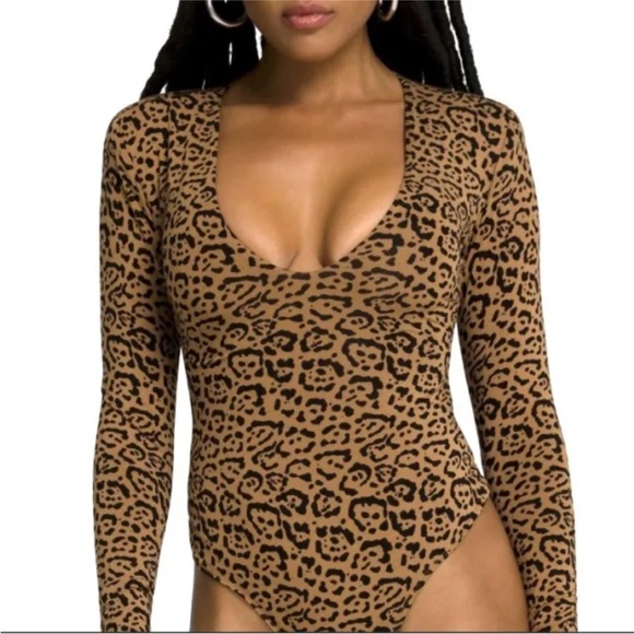 GOOD AMERICAN Good Body Power Shoulder Leopard Print Bodysuit In Caramel Leopard - Picture 1 of 16